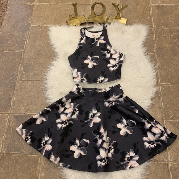 Hollister Dresses & Skirts - NWT! Hollister Scuba Floral Crop Top Skirt Set